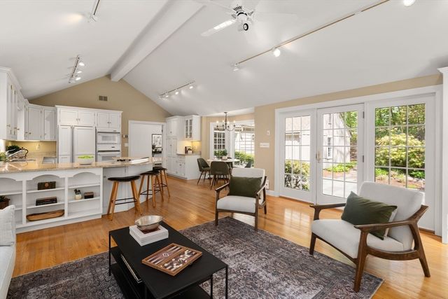 25 Moore Rd, Wayland, MA 01778
