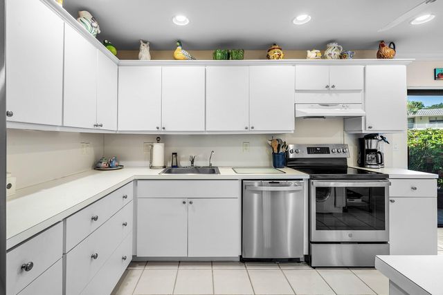 16 WESTGATE Lane 16C, Boynton Beach, FL 33436