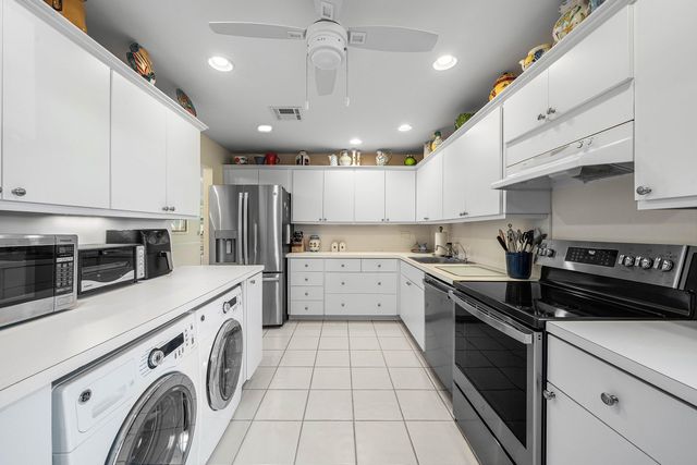 16 WESTGATE Lane 16C, Boynton Beach, FL 33436