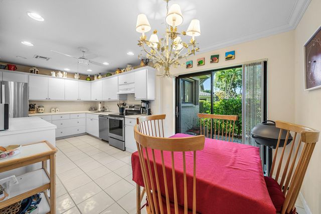 16 WESTGATE Lane 16C, Boynton Beach, FL 33436