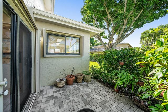 16 WESTGATE Lane 16C, Boynton Beach, FL 33436