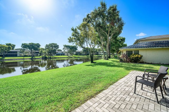 16 WESTGATE Lane 16C, Boynton Beach, FL 33436