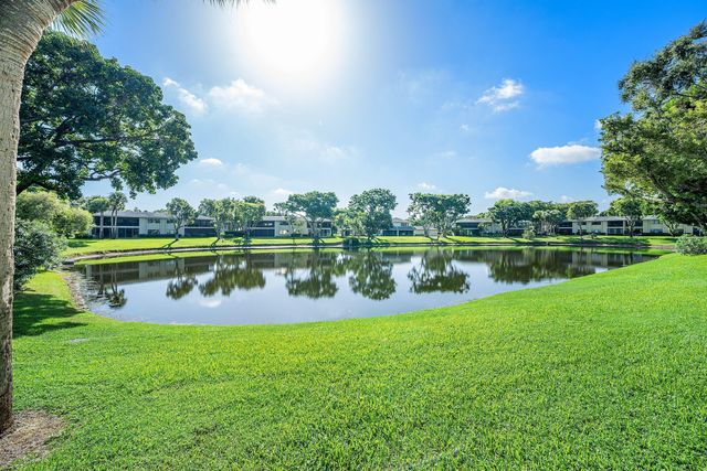 16 WESTGATE Lane 16C, Boynton Beach, FL 33436