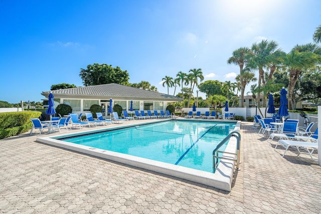 16 WESTGATE Lane 16C, Boynton Beach, FL 33436