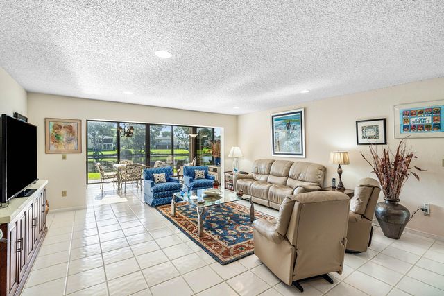 16 WESTGATE Lane 16C, Boynton Beach, FL 33436