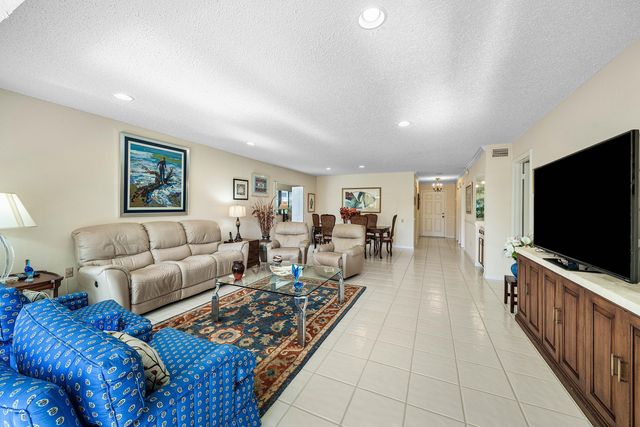 16 WESTGATE Lane 16C, Boynton Beach, FL 33436