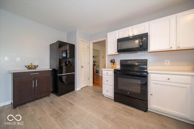 6907 Governors Point Drive, Indianapolis, IN 46217