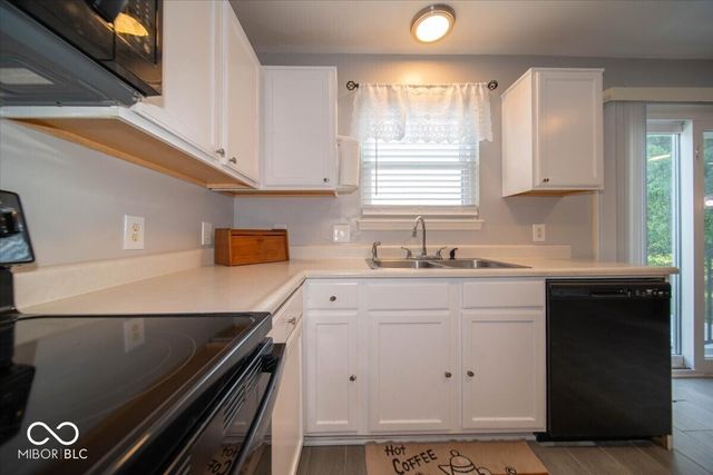 6907 Governors Point Drive, Indianapolis, IN 46217