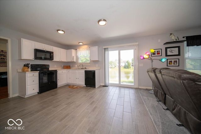 6907 Governors Point Drive, Indianapolis, IN 46217