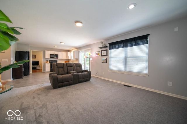 6907 Governors Point Drive, Indianapolis, IN 46217