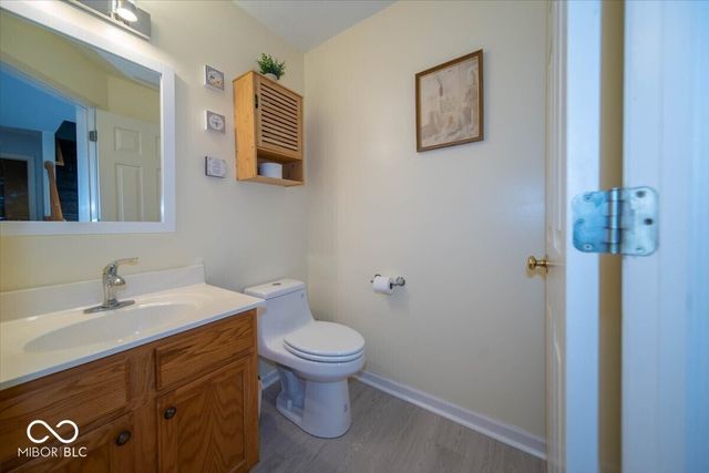 6907 Governors Point Drive, Indianapolis, IN 46217