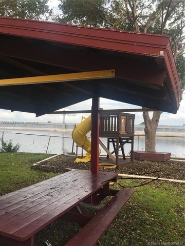 4721 NW 7th St 101-12, Miami, FL 33126