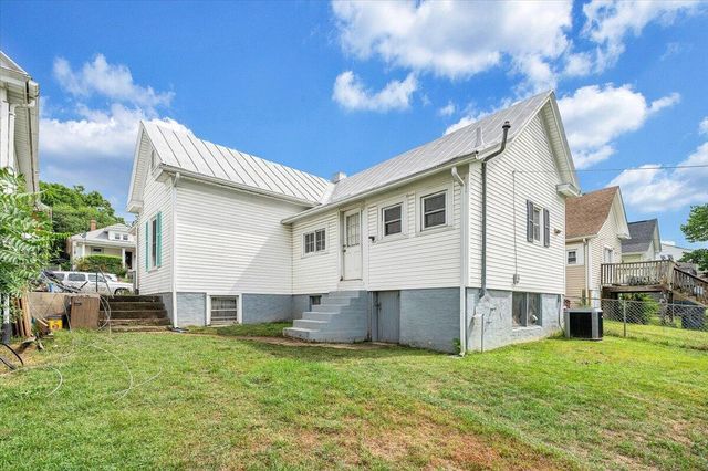 1203 Stewart AVE SE, Roanoke, VA 24013