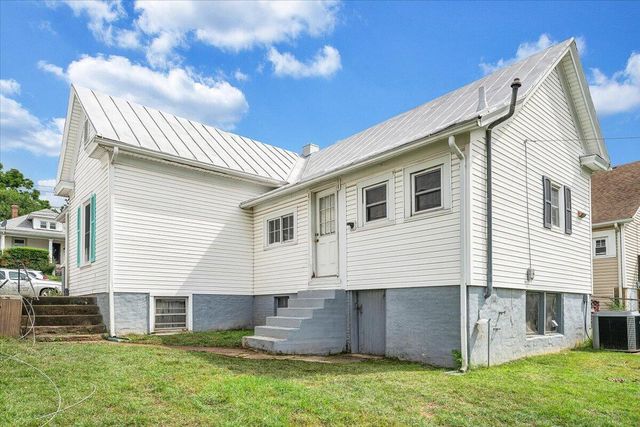 1203 Stewart AVE SE, Roanoke, VA 24013