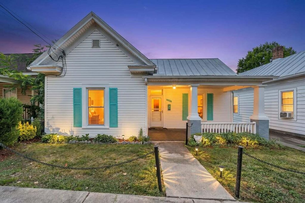 1203 Stewart AVE SE, Roanoke, VA 24013