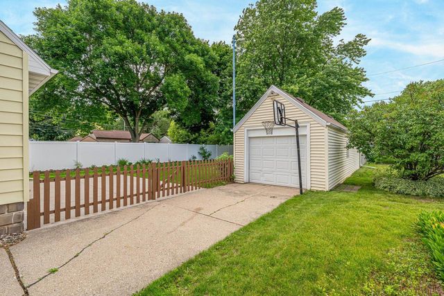 1412 W SPRING STREET, Appleton, WI 54914