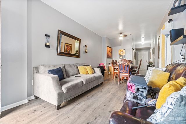 122 Remsen Avenue A, New Brunswick, NJ 08901