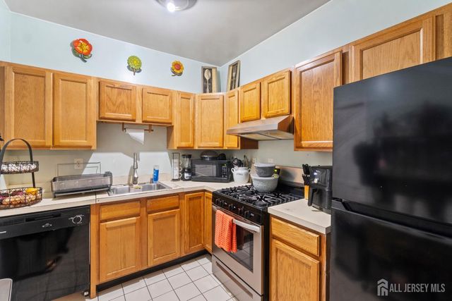 122 Remsen Avenue A, New Brunswick, NJ 08901