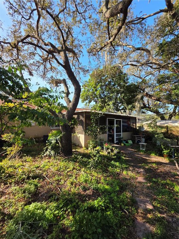 Image 14 of property listing at 5623 GOLDEN NUGGET STREET, Holiday, FL 34690