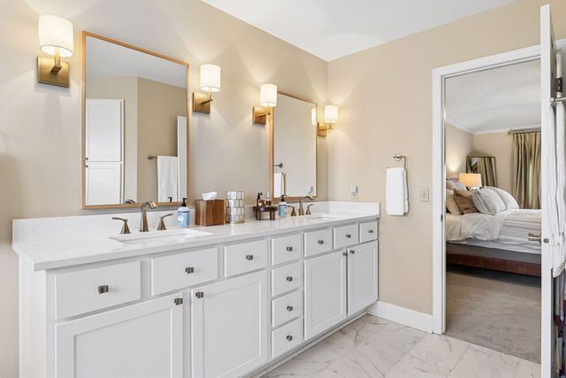 3975 Zanzibar Lane N, Plymouth, MN 55446