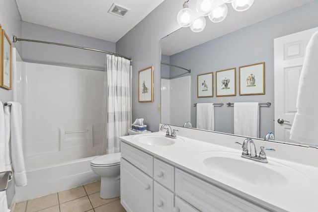 3975 Zanzibar Lane N, Plymouth, MN 55446