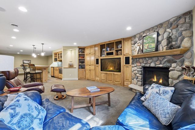 3975 Zanzibar Lane N, Plymouth, MN 55446