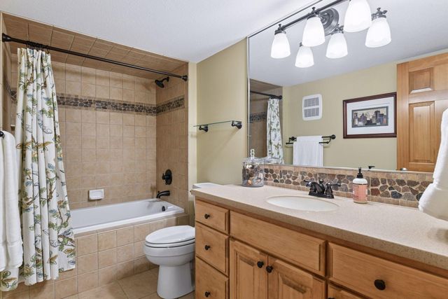 3975 Zanzibar Lane N, Plymouth, MN 55446