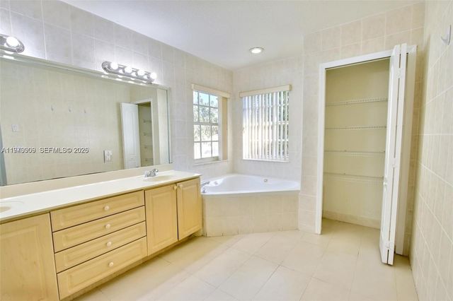 421 NW 136th Ave 421, Miami, FL 33182