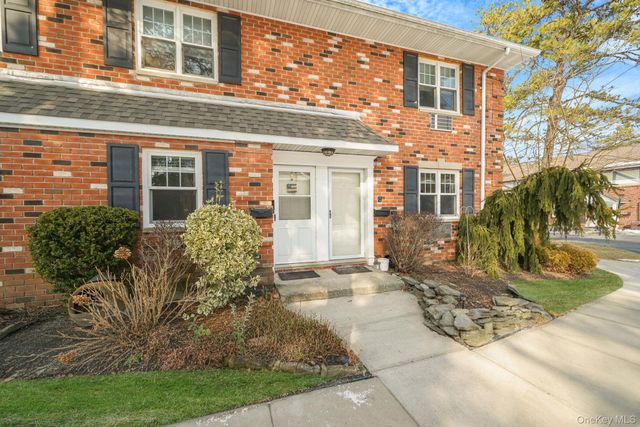 14 Glen Hollow Drive E2, Holtsville, NY 11742