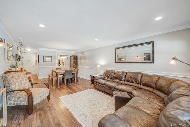 14 Glen Hollow Drive E2, Holtsville, NY 11742