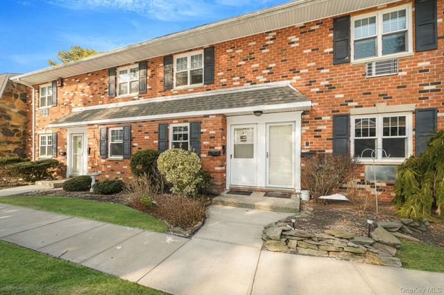 14 Glen Hollow Drive E2, Holtsville, NY 11742