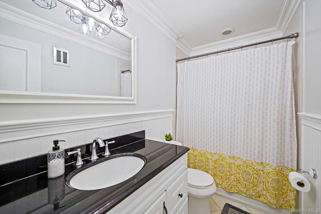 14 Glen Hollow Drive E2, Holtsville, NY 11742