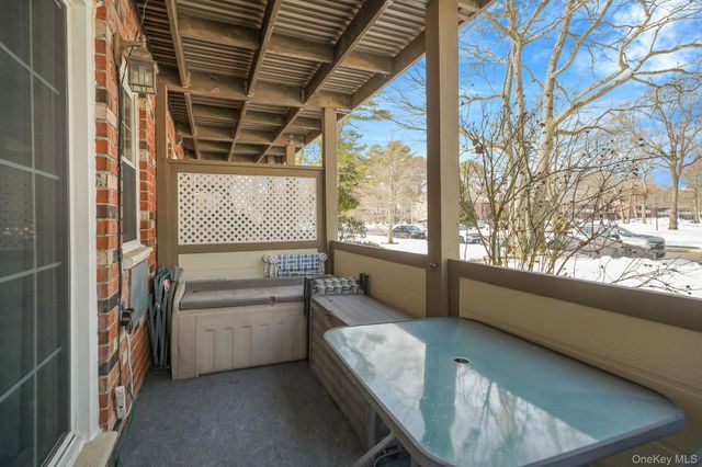 14 Glen Hollow Drive E2, Holtsville, NY 11742