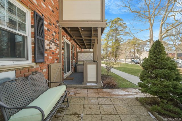 14 Glen Hollow Drive E2, Holtsville, NY 11742