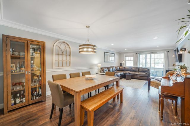 14 Glen Hollow Drive E2, Holtsville, NY 11742