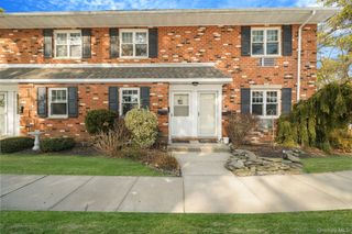 14 Glen Hollow Drive E2, Holtsville, NY 11742