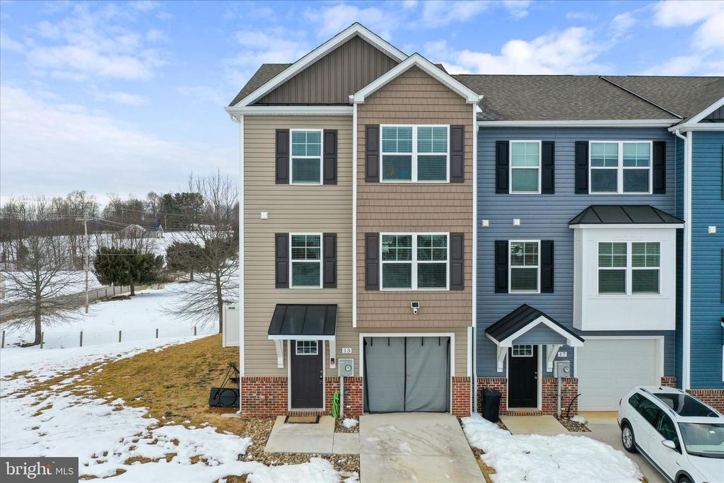 13 OLGA DR, Martinsburg, WV 25403