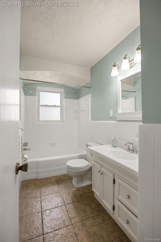 2879 Royal Avenue, Berkley, MI 48072