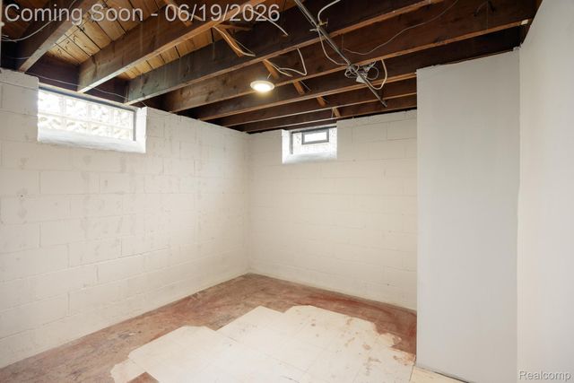 2879 Royal Avenue, Berkley, MI 48072