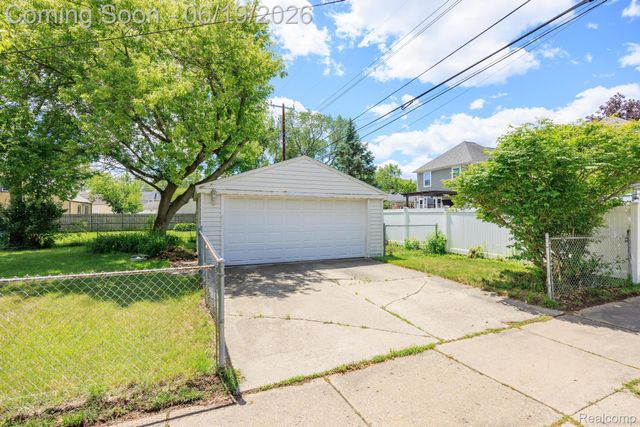 2879 Royal Avenue, Berkley, MI 48072