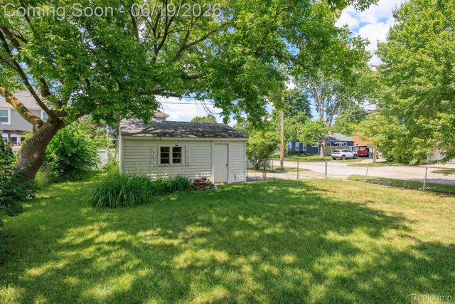 2879 Royal Avenue, Berkley, MI 48072