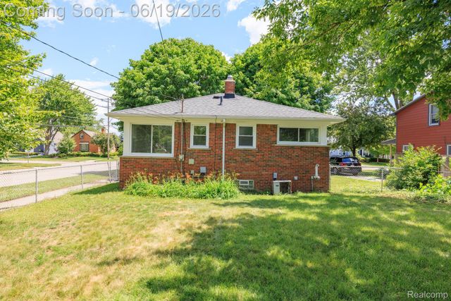 2879 Royal Avenue, Berkley, MI 48072
