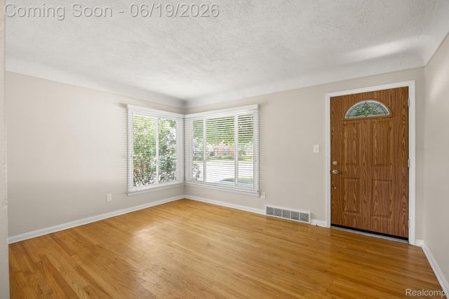 2879 Royal Avenue, Berkley, MI 48072