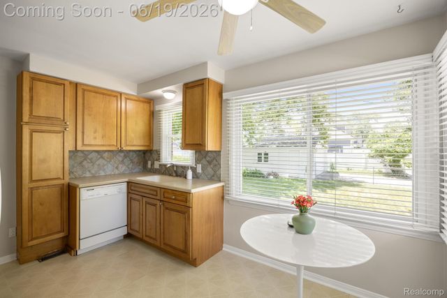 2879 Royal Avenue, Berkley, MI 48072