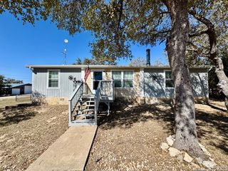 758 Pr 1513, Bandera, TX 78003