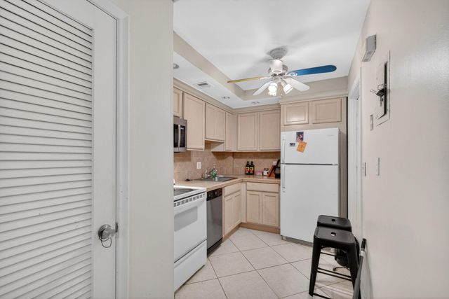 12 NE 19th Court 118a, Wilton Manors, FL 33305