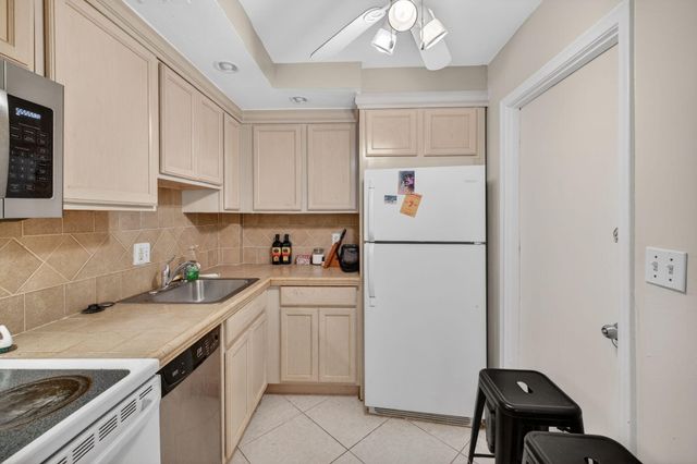 12 NE 19th Court 118a, Wilton Manors, FL 33305