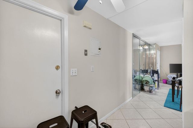 12 NE 19th Court 118a, Wilton Manors, FL 33305