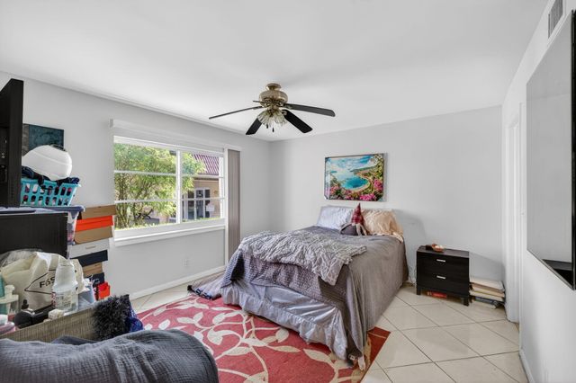 12 NE 19th Court 118a, Wilton Manors, FL 33305