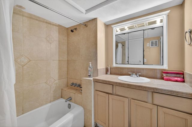 12 NE 19th Court 118a, Wilton Manors, FL 33305